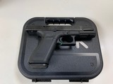 GLOCK 22 G22 Gen 5 .40 S&W - 1 of 3