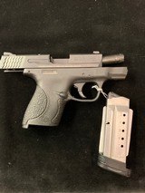 SMITH & WESSON M&P40 SHIELD .40 S&W - 1 of 3