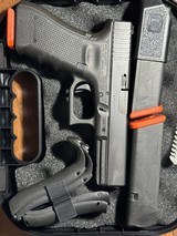 GLOCK 22 G22 GEN 4 .40 (Night Sights) POLICE TRADE IN .40 S&W - 1 of 3