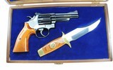 SMITH & WESSON 19-3 TEXAS RANGERS COMMEMORATIVE DISPLAY CASE & KNIFE .357 MAG - 1 of 3