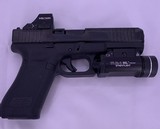 GLOCK 22 G22 Gen 5 .40 S&W - 1 of 3