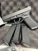 GLOCK 22gen5 .40 S&W - 2 of 3