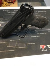 HECKLER & KOCH HK P30L .40 S&W - 1 of 3