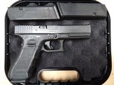 GLOCK G22Gen 4 .40 S&W - 2 of 3