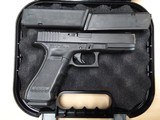 GLOCK 22 G22 GEN 4 .40 S&W - 2 of 3