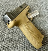 SMITH & WESSON SD40 .40 S&W - 2 of 3