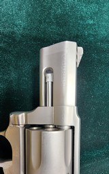 TAURUS M415 2.5" Ported .41 REM MAG - 2 of 3