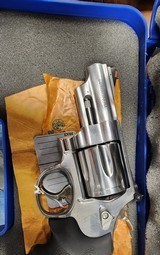 SMITH & WESSON 629 DELUXE .44 MAGNUM - 1 of 3