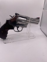 SMITH & WESSON 686 PLUS DELUXE .357 MAG - 1 of 3