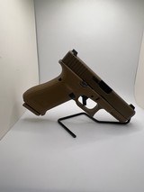 GLOCK 19 19x G19X -FDE Gen 5 /Night Sights / 3 Mags- like new 9MM LUGER (9X19 PARA) - 2 of 3