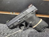 SMITH & WESSON m&p shield 40 .40 S&W - 2 of 2