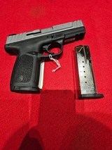 SMITH & WESSON SD40 VE .40 S&W - 1 of 3