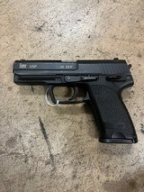 HECKLER & KOCH H&K USP .40 .40 S&W - 1 of 2