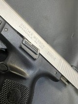 SMITH & WESSON SW40VE .40 S&W - 2 of 3