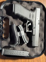 GLOCK 22 G22 GEN 4 .40 (Night Sights) POLICE TRADE IN .40 S&W - 2 of 3