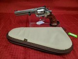 SMITH & WESSON MODEL 686-6 PLUS DELUXE .357 MAG - 1 of 3