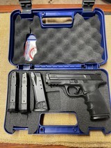 SMITH & WESSON M&P 40 .40 S&W - 1 of 2