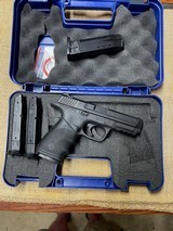SMITH & WESSON M&P 40 .40 S&W - 2 of 2