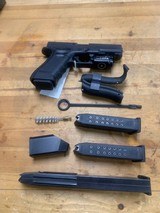 GLOCK 17
Gen4 9MM LUGER (9X19 PARA) - 2 of 3