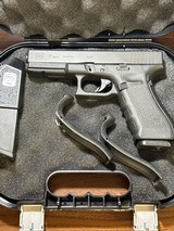 GLOCK 17 G17 GEN 4 9mm w/ 2 MAGS (POLICE TRADE-IN) 9MM LUGER (9X19 PARA) - 1 of 3