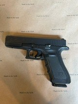 Glock G22
Gen 4 .40 S&W - 2 of 3