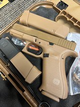 GLOCK 19 G19x FDE 9MM LUGER (9X19 PARA) - 2 of 3