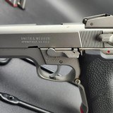 SMITH & WESSON 4006 .40 S&W - 3 of 3
