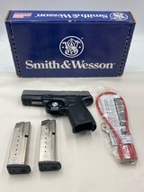 SMITH & WESSON SD40 VE .40 S&W - 1 of 3