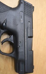 SMITH & WESSON M&P40 SHIELD .40 S&W - 2 of 3
