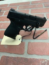 SMITH & WESSON M&P 9 Shield 9mm 9MM LUGER (9X19 PARA) - 2 of 3