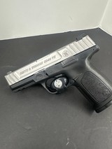 SMITH & WESSON SD40VE .40 S&W - 1 of 3