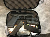 GLOCK G17 GEN 5 9MM LUGER (9X19 PARA) - 1 of 3