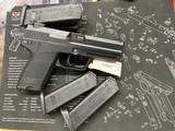 HECKLER & KOCH H&K USP .40 .40 S&W - 2 of 2