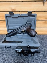 BROWNING Buck Mark 5.5" Target .22 LR - 1 of 3