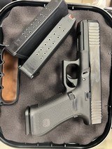 GLOCK 22 G22 Gen 5 .40 CALIBER - 1 of 3