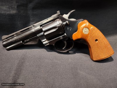 COLT DIAMONDBACK .22 LR