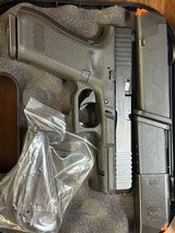 GLOCK G17 GEN 5 POLICE TRADE IN 9MM LUGER (9X19 PARA) - 1 of 3