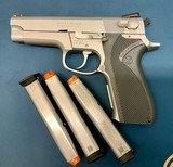 SMITH & WESSON 5906 - 3 mags 9MM LUGER (9X19 PARA) - 2 of 3