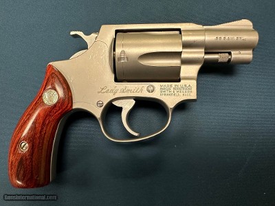 SMITH & WESSON 60-3 LADY SMITH .38 SPL