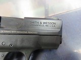 SMITH & WESSON m&p shield 40 .40 S&W - 2 of 3