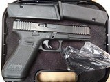 GLOCK 22 G22 Gen 5 .40 S&W - 2 of 3