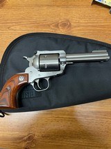 RUGER NEW MODEL SUPER BLACKHAWK .44 MAGNUM - 1 of 3