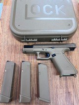 GLOCK 19 G19x FDE 9MM LUGER (9X19 PARA) - 1 of 3