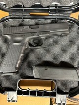 GLOCK G17 GEN 4 POLICE TRADE IN 9MM LUGER (9X19 PARA) - 1 of 3