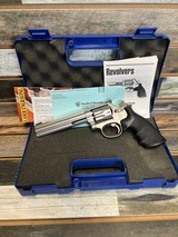 SMITH & WESSON 617-2 .22 LR