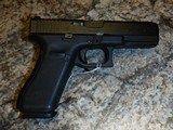 GLOCK 17 G17 GEN 5 9MM W/1 MAG (Police Trade-In) 9MM LUGER (9X19 PARA) - 1 of 3