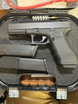 GLOCK 22 G22 GEN 4 .40 (Night Sights) POLICE TRADE IN .40 CALIBER - 2 of 3