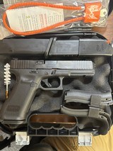 GLOCK G17 GEN 5 POLICE TRADE IN 9MM LUGER (9X19 PARA) - 1 of 3