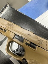 SMITH & WESSON M&P M2.0 FDE OR 9MM LUGER (9X19 PARA) - 1 of 3