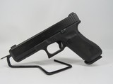 GLOCK 17M 9MM Night Sights 9MM LUGER (9X19 PARA) - 1 of 3